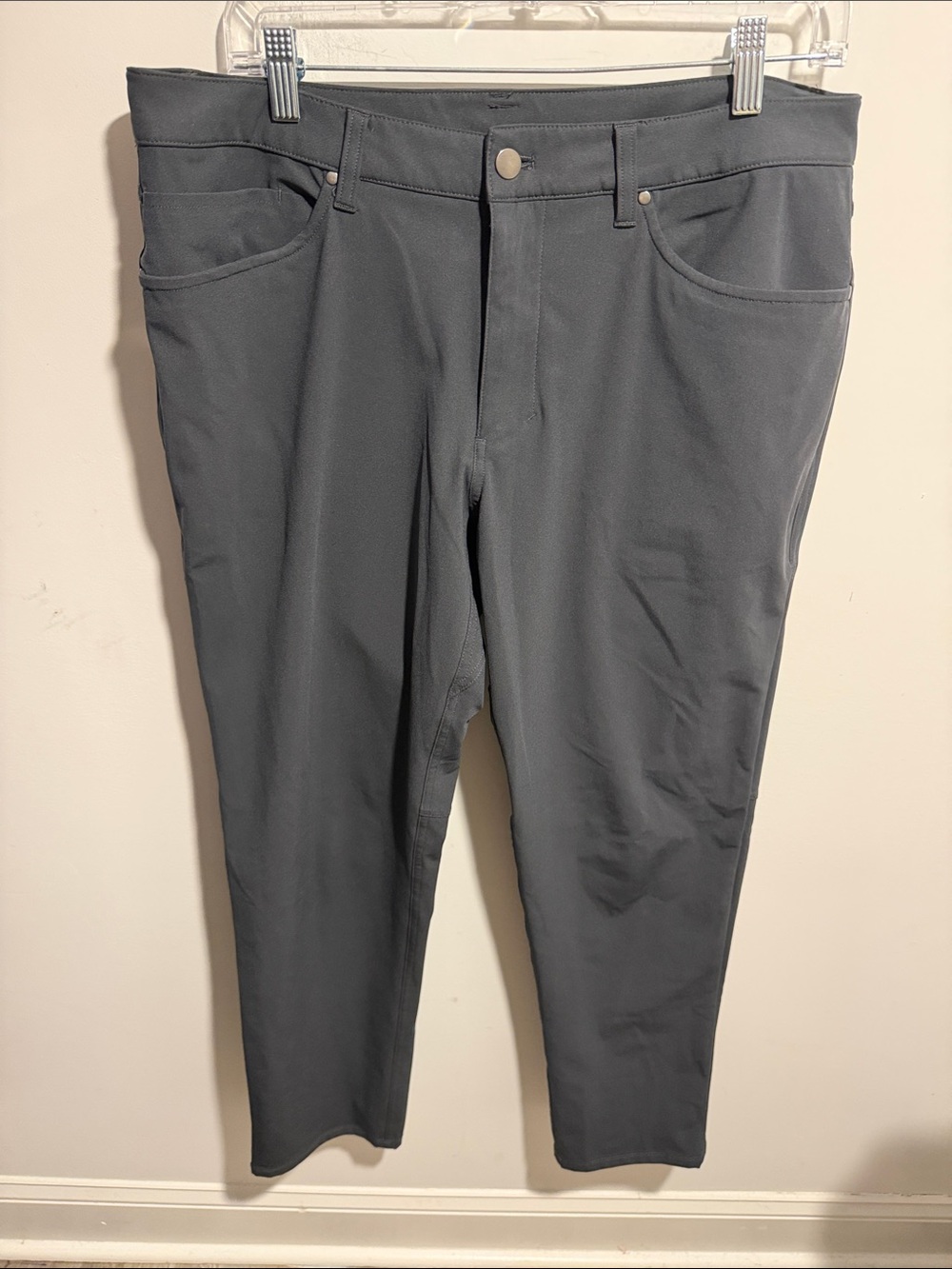 lululemon athletica Men's ABC Classic 34" Charcoal Pants Warpstreme